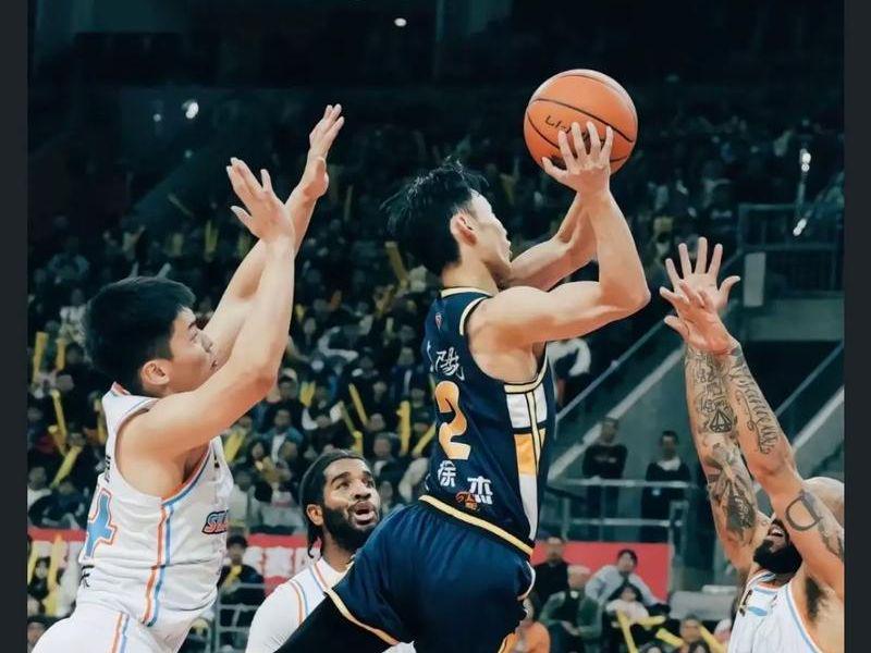 开云登录入口-广东队康复遭神医术调侃胡徐赛场高光莫将个人荣誉与家国情怀对立