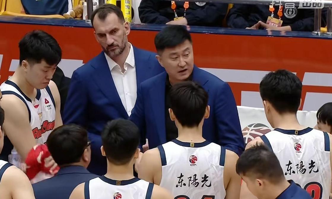 开云足球-广东男篮86-99不敌山东,内线被打爆,一人表现优秀三大将不合格
